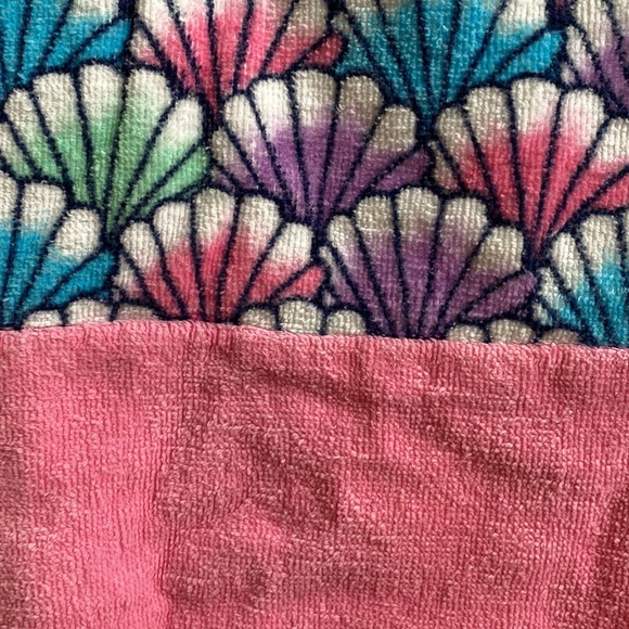 Justice mermaid tail beach towel - Picture 5 of 11